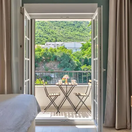 Amaleo Apartment *