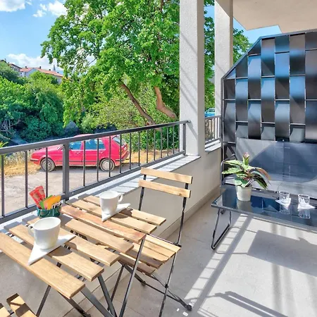 Amaleo Apartment *